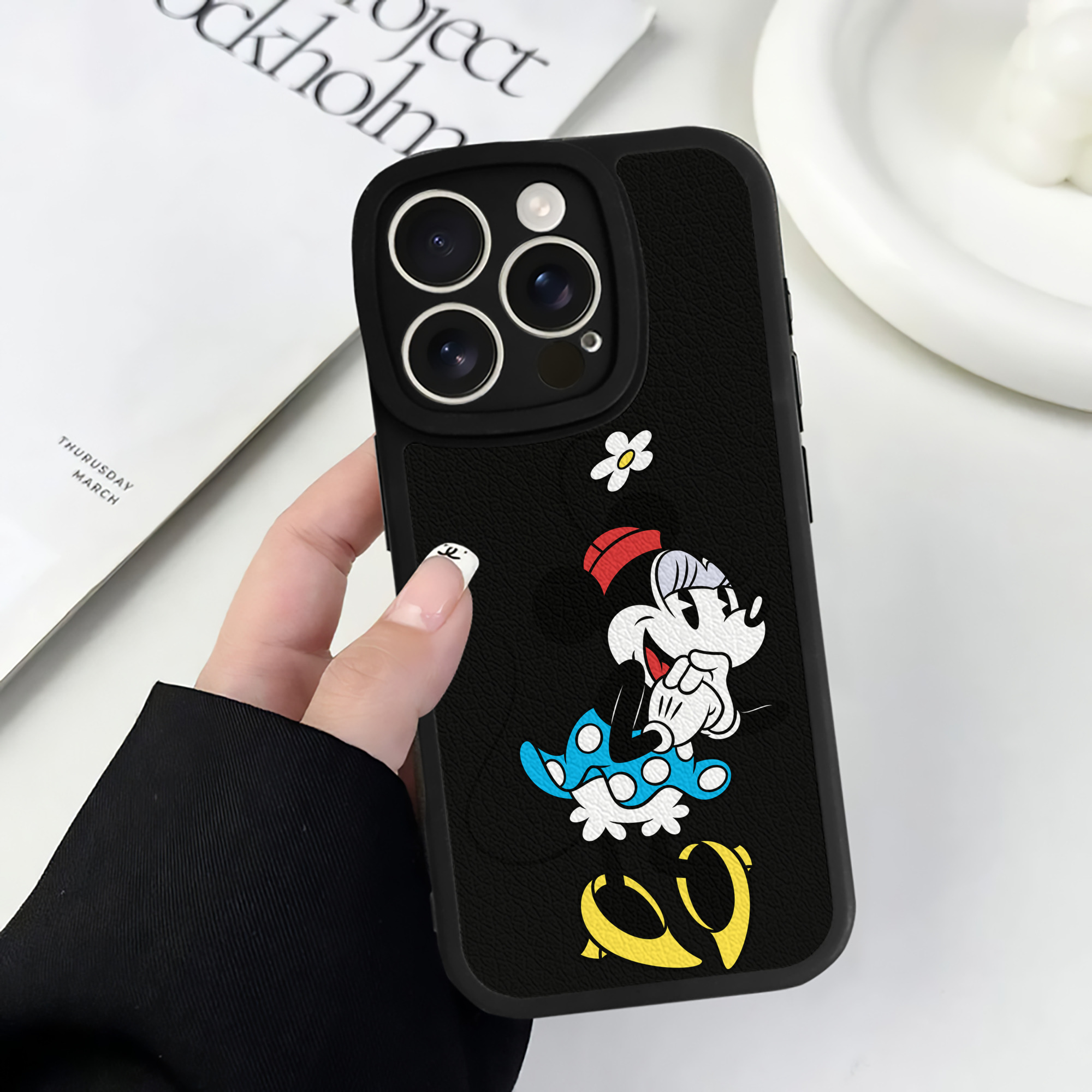 （画像用） ミッキーマウス Mickey Mouse 【iPhone 16シリーズ対応】シリコンスマホケース（レザー調） 材質：シリコン